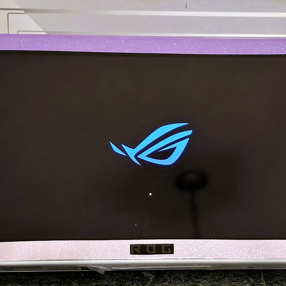 Excellent Asus ROG Ally 7" 1080p AMD Ryzen Z1 Extreme 512GB & 4 Cases